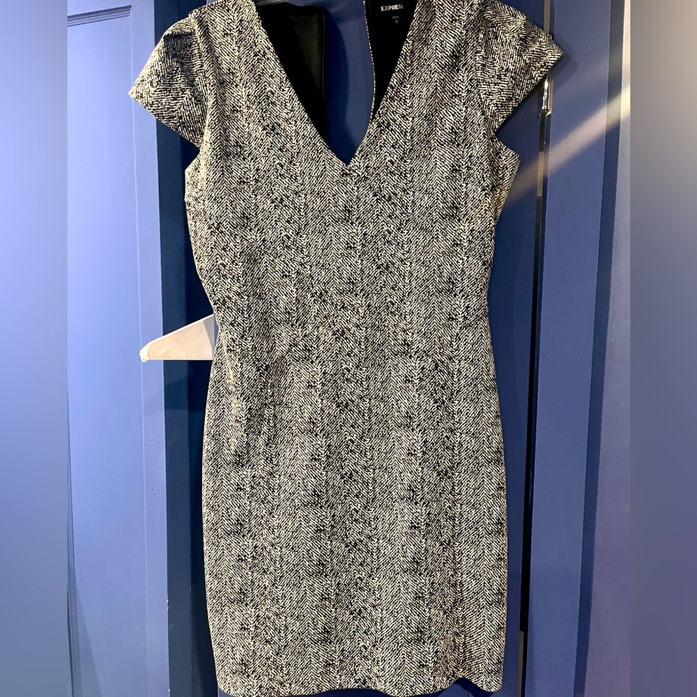 Express black and white work dress size Medium worn once/barely worn.